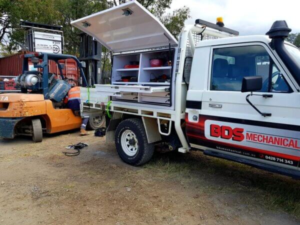 Onsite BDS Mechanical Repairs ute servicing an orange forklift