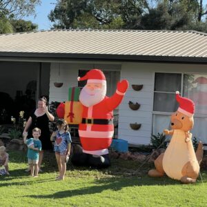 BDS Mechanical Repairs Middlemount sponsoring the Santa Lolly Drop - picture of children outside their home waiting for lollies