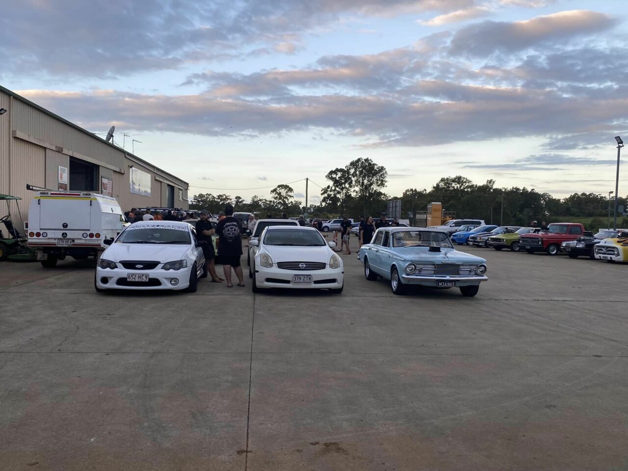 The outside of BDS Mechanical Maryborough Workshop with a bunch of cars in the parking lot